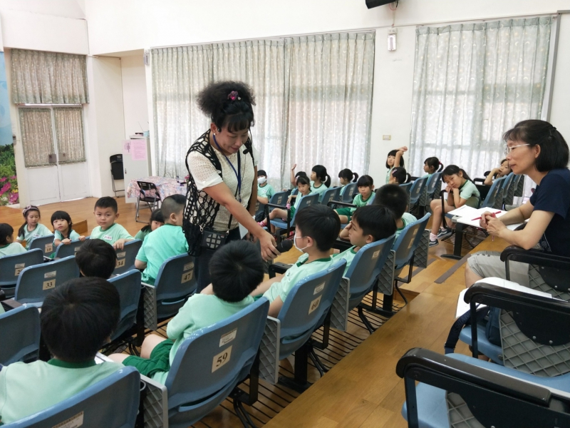 關懷生命協會的推廣講師張玉琳日前至台中市惠文國小進行動保宣導。(圖/關懷生命協會)