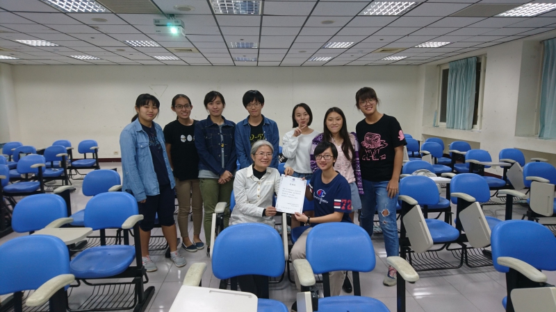 2019年11月19日於高雄醫學大學動物保護社,我很榮幸受邀與同學們討論:「動保人談動物屍體的對待」。(照片提供:高醫動保社)